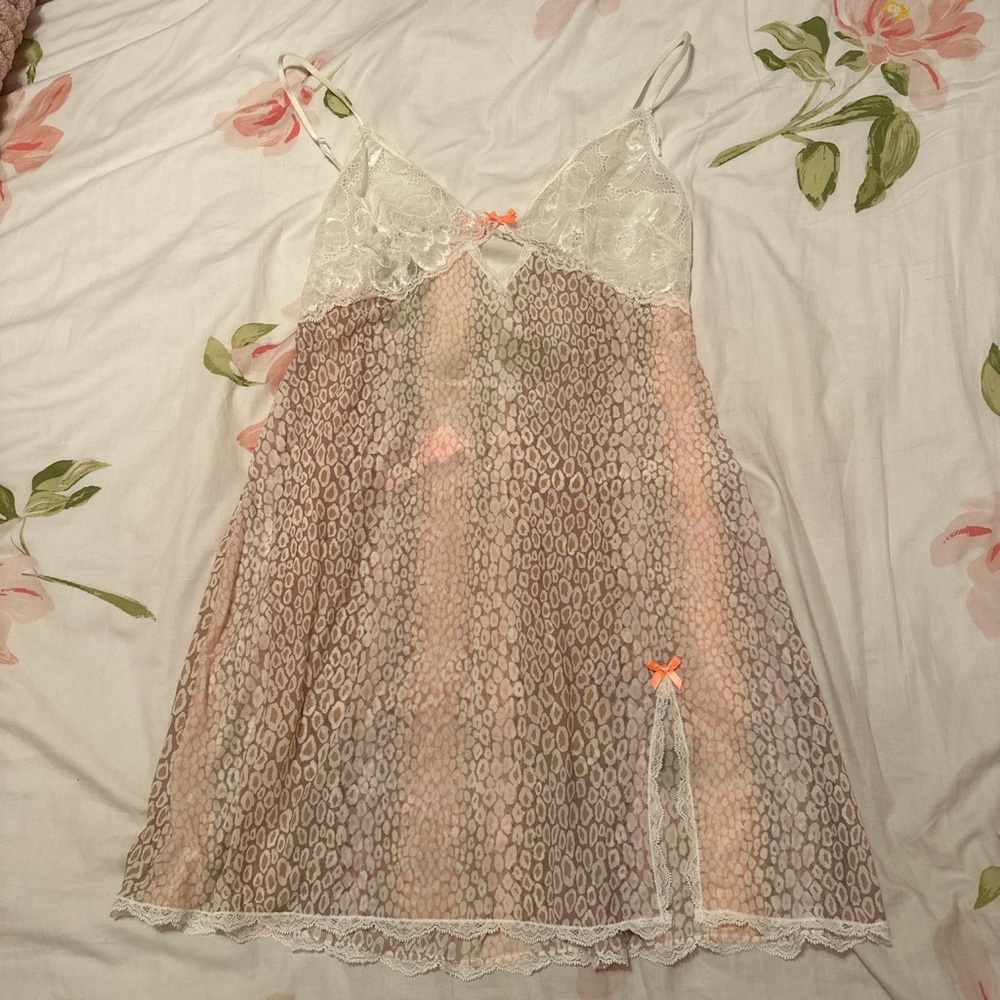 Vintage 90’s Victoria’s Secret lingerie/slip dress